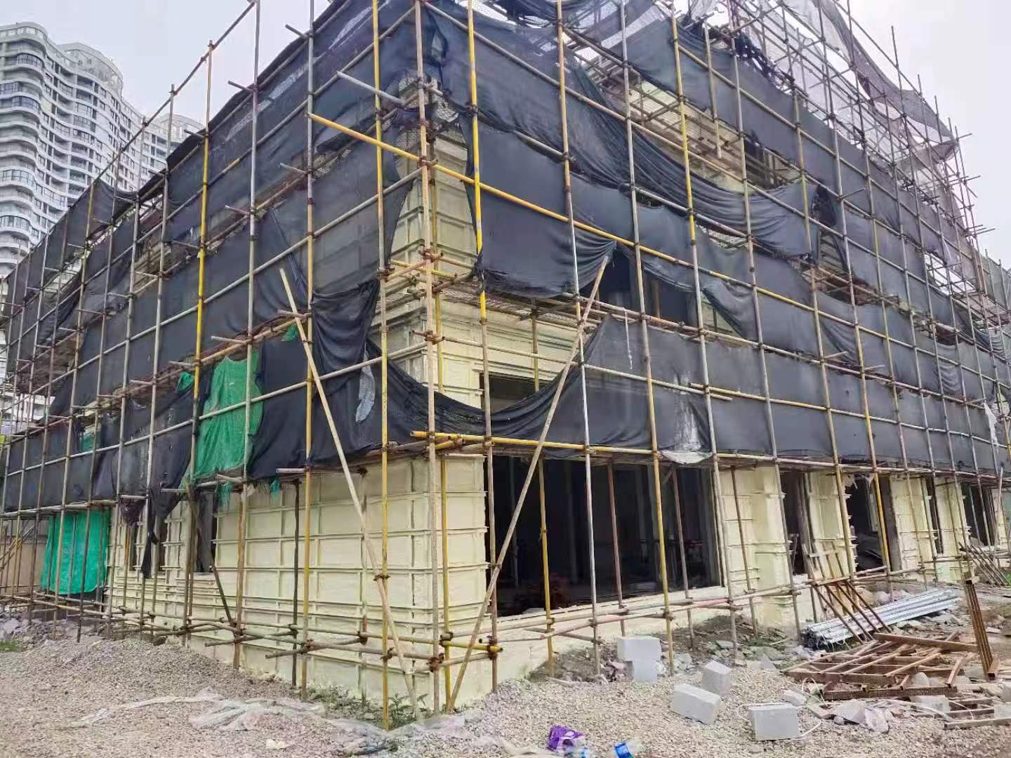 建筑外墙聚氨酯喷涂防水保温施工现场.jpg